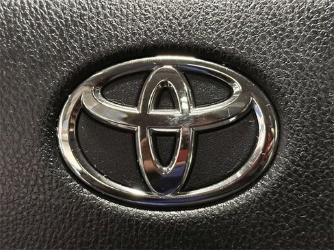 Used 2018 Toyota RAV4 XLE image 26