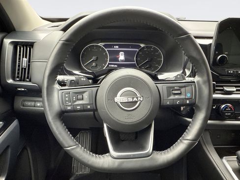 Used 2024 Nissan Pathfinder SL w/ Black Appearance Package image 12