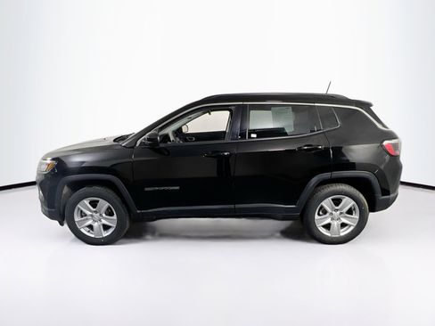 Used 2022 Jeep Compass Latitude w/ Sun and Sound Group AWD/4WD image 8