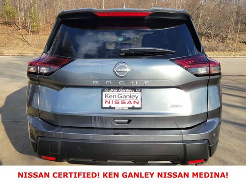 Certified 2025 Nissan Rogue SV image 4