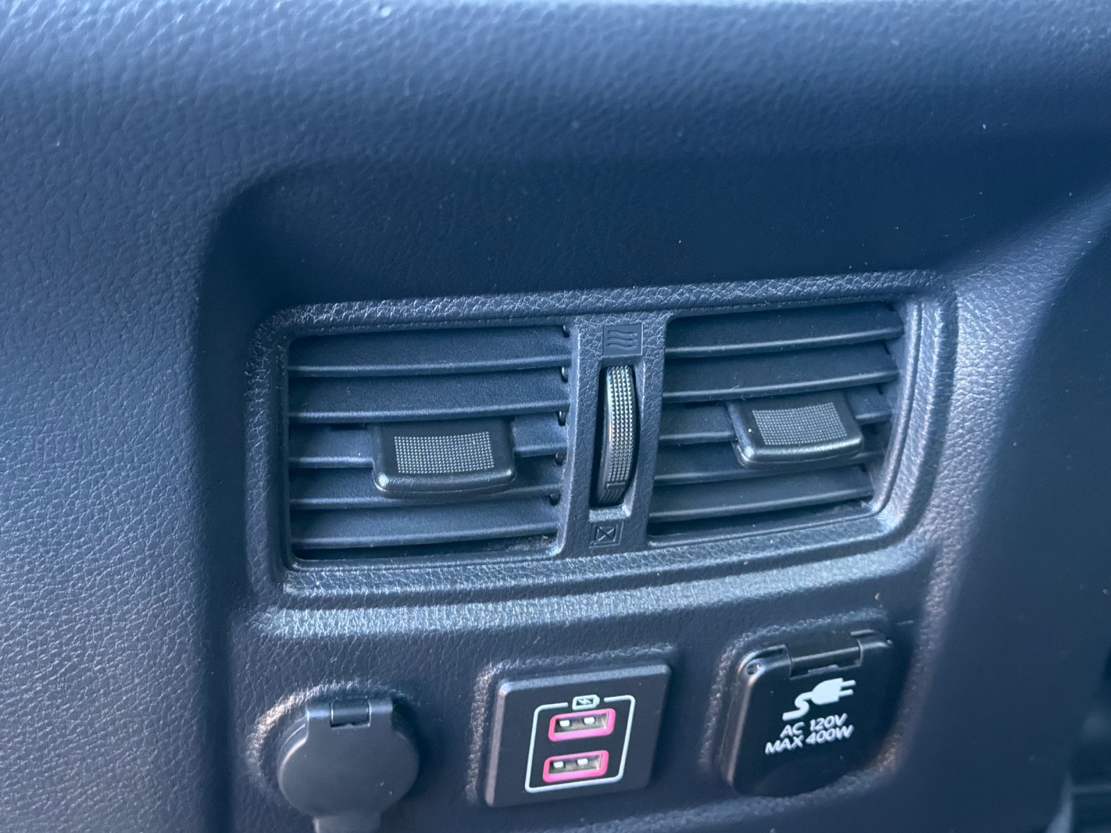 Used 2024 Nissan Titan SV w/ SV Convenience Package RWD image 32