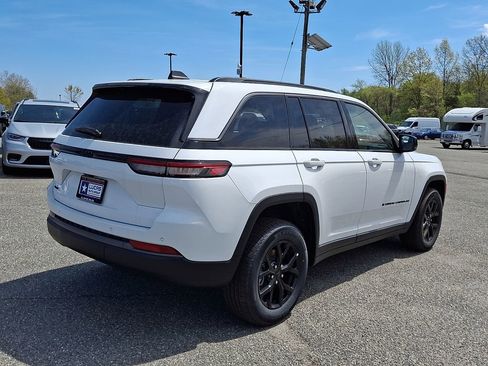 New 2026 Jeep Grand Cherokee Altitude AWD/4WD image 8
