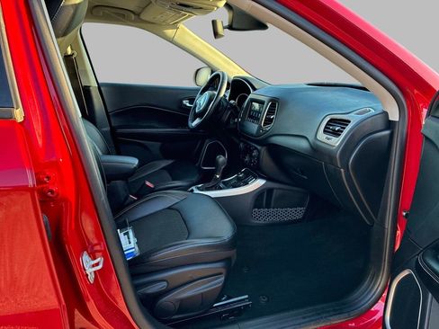 Certified 2021 Jeep Compass Latitude w/ Convenience Group image 9