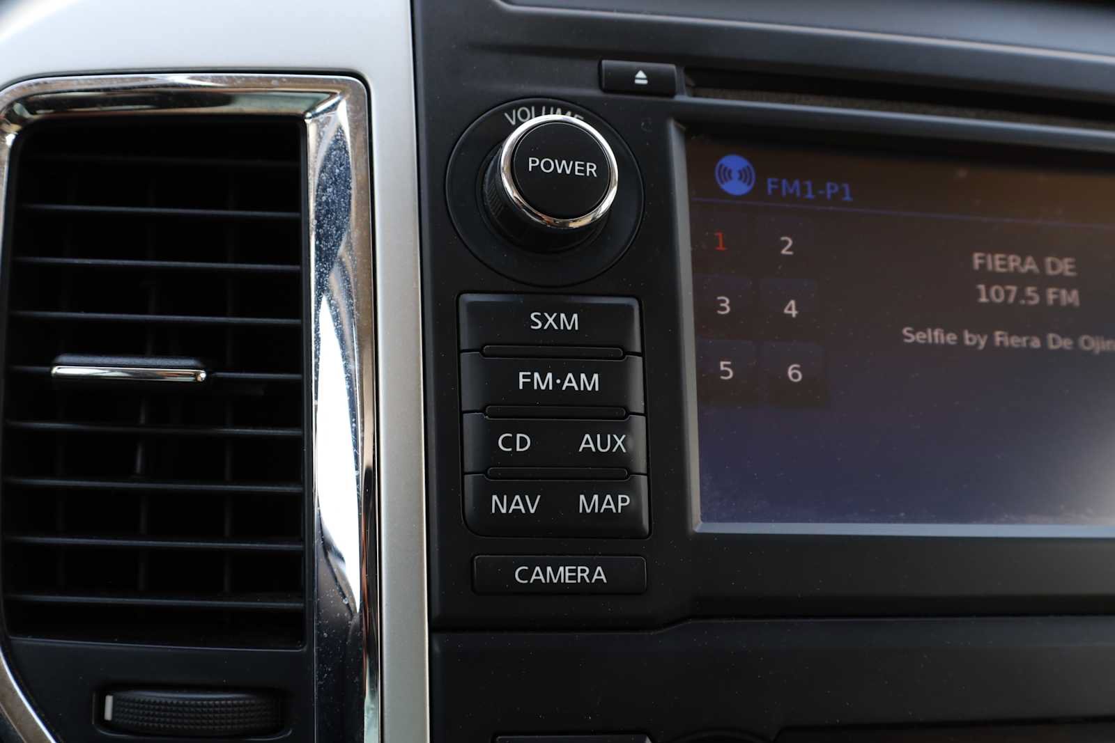 Used 2017 Nissan Titan SV RWD image 25