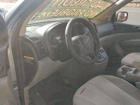 Used 2010 Kia Sedona image 4