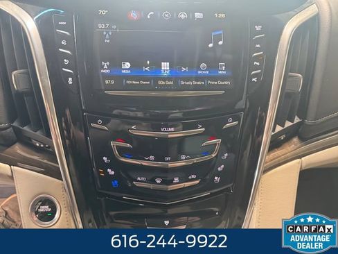 Used 2018 Cadillac Escalade Luxury AWD/4WD image 3