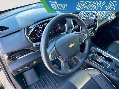 Used 2023 Chevrolet Traverse Premier image 9
