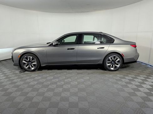 New 2026 BMW 750e xDrive w/ Executive Package image 2