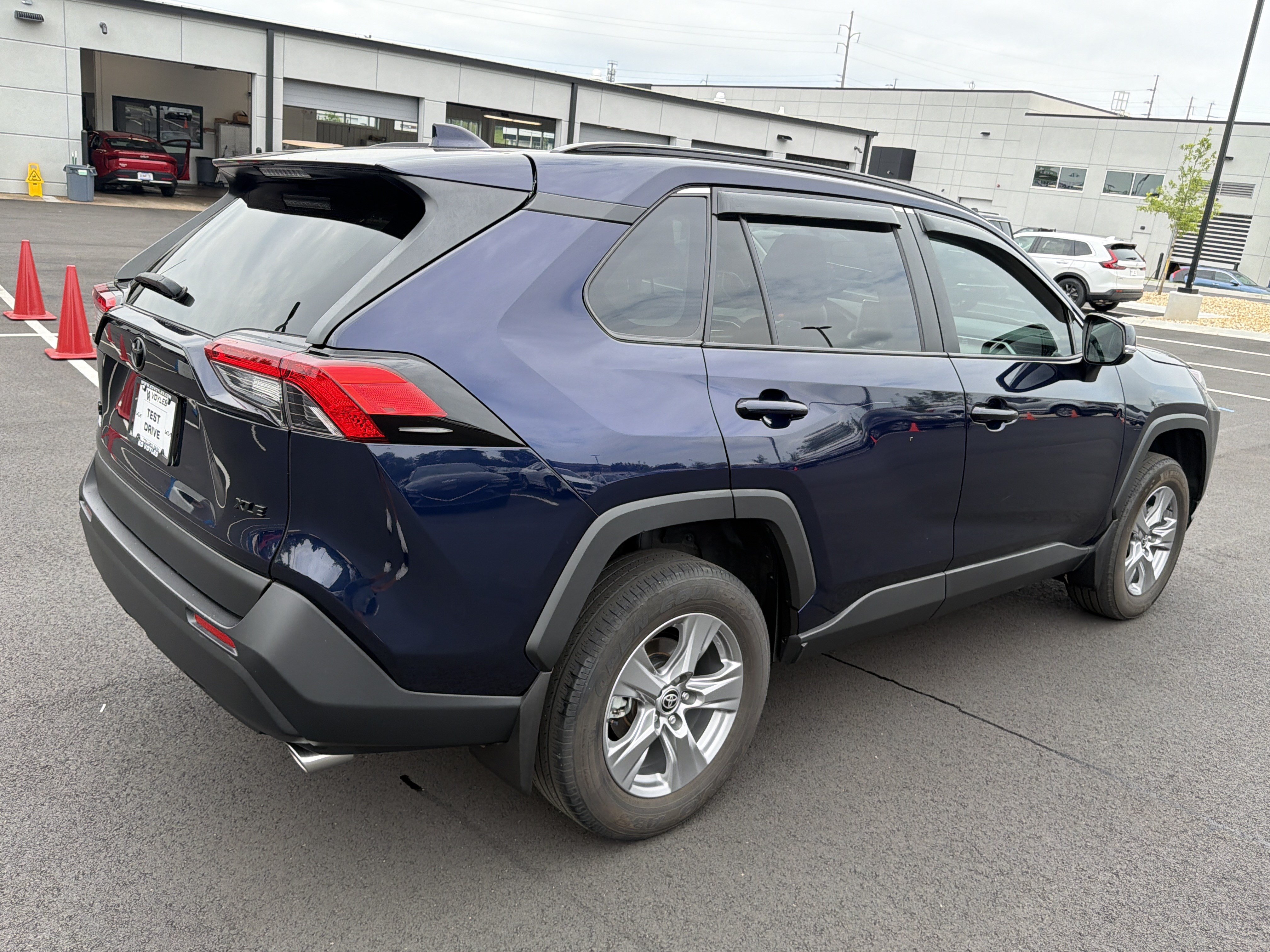 Used 2024 Toyota RAV4 XLE w/ Convenience Package FWD image 7