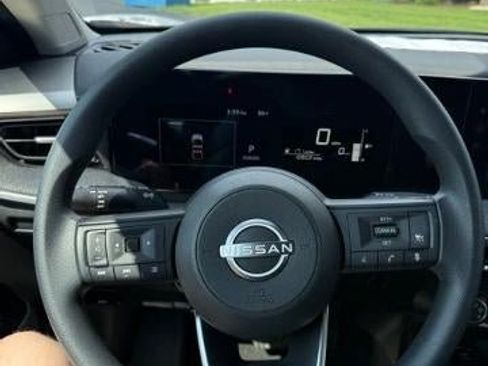 Used 2025 Nissan Kicks SV AWD/4WD image 9