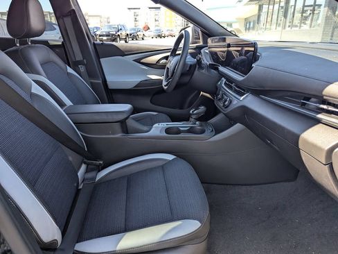 Used 2025 Buick Envista Preferred FWD image 32