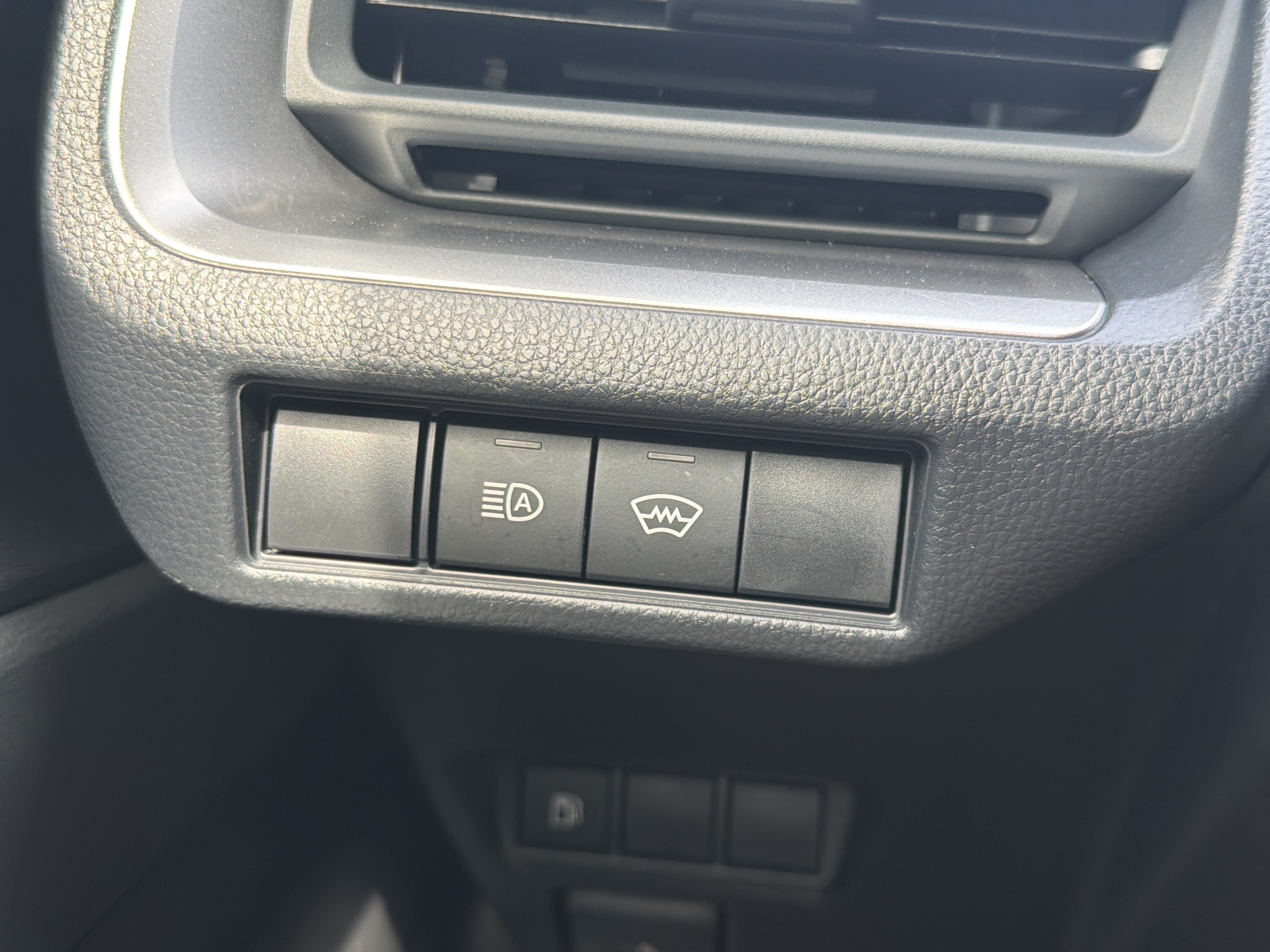 Certified 2025 Toyota Prius LE FWD image 13