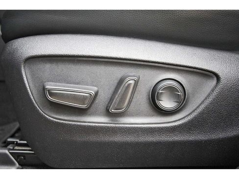 Used 2024 Toyota Highlander XLE FWD image 28