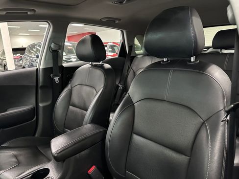 Used 2020 Kia Niro EX Premium image 16