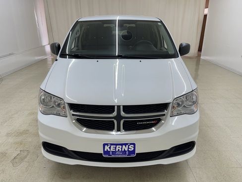 Used 2020 Dodge Grand Caravan SE w/ UConnect Hands-Free Group image 9
