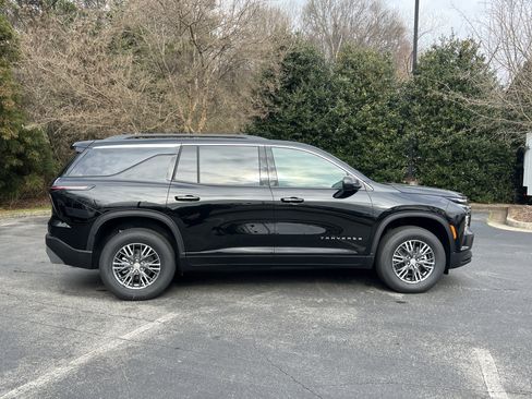 New 2026 Chevrolet Traverse LT image 10