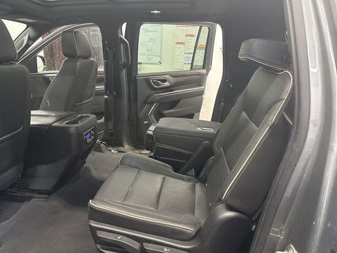 Used 2021 Chevrolet Suburban Premier w/ Premium Package image 3