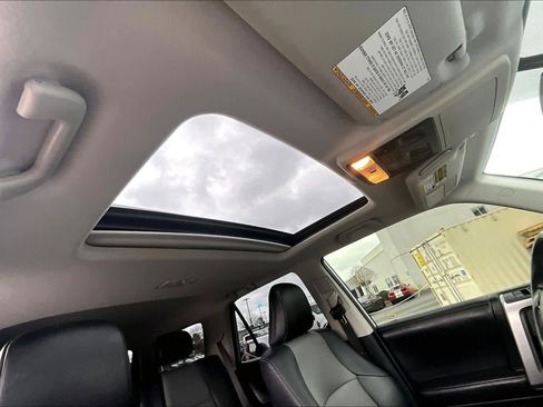 Used 2016 Toyota 4Runner SR5 Premium image 12