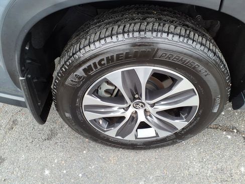 Certified 2023 Toyota Highlander XLE image 7