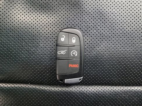 Used 2017 Jeep Grand Cherokee Limited w/ Luxury Group II image 32