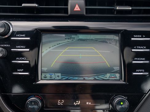 Used 2019 Toyota Camry SE w/ Convenience Package image 16