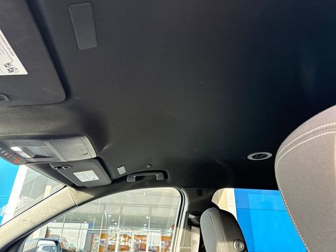 Used 2025 Chevrolet Traverse LT image 24