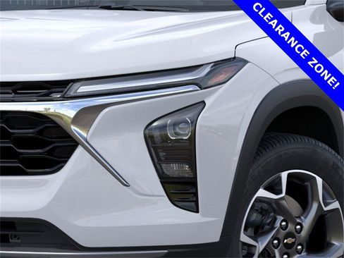 New 2025 Chevrolet Trax LT w/ Driver Confidence Package image 10