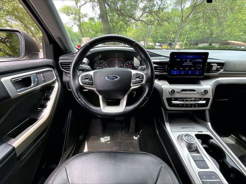 Used 2020 Ford Explorer XLT w/ Equipment Group 202A RWD image 8
