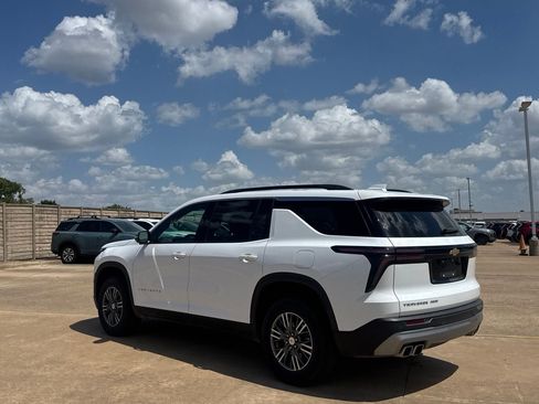 Used 2025 Chevrolet Traverse LT AWD/4WD image 17