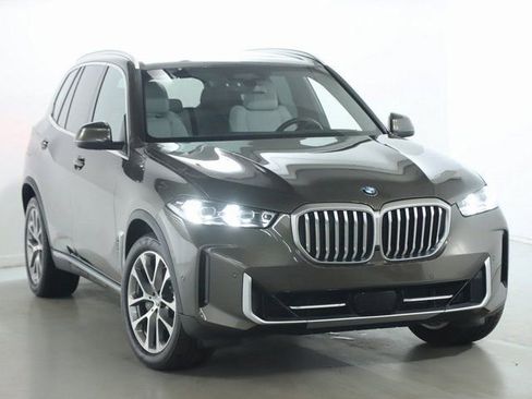 Certified 2024 BMW X5 xDrive40i w/ Premium Package image 2