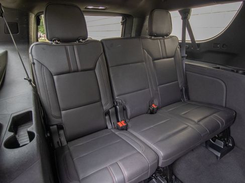 Used 2022 Chevrolet Suburban RST w/ Luxury Package AWD/4WD image 20