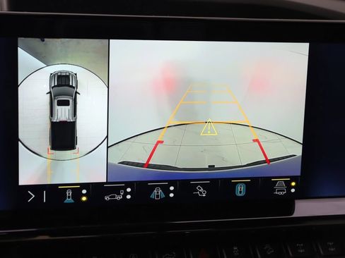 Used 2023 Chevrolet Silverado 1500 ZR2 w/ Technology Package image 10