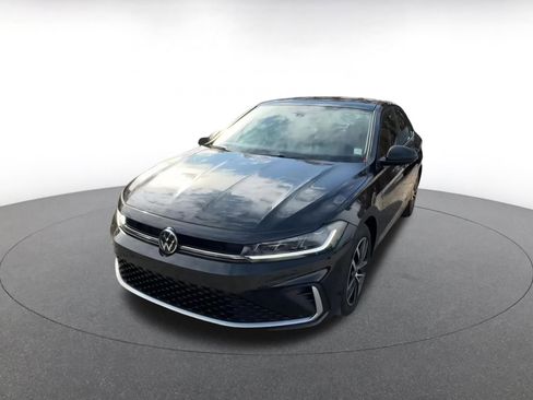 Used 2025 Volkswagen Jetta SE image 8