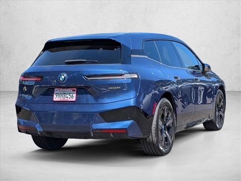 Used 2024 BMW iX xDrive50 w/ Premium Package AWD/4WD image 5