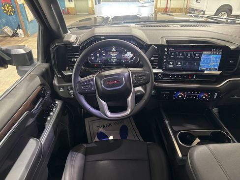 Used 2024 GMC Sierra 3500 SLT w/ SLT Convenience Package image 31