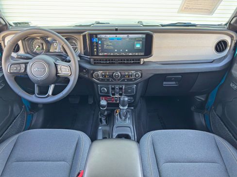 Used 2024 Jeep Wrangler Unlimited AWD/4WD image 12