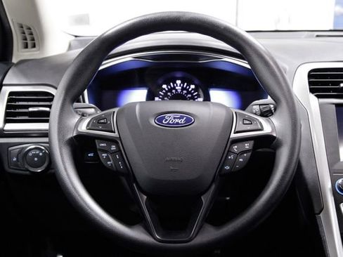 Used 2020 Ford Fusion SE image 15