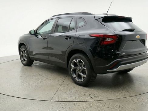 Used 2025 Chevrolet Trax LT w/ LT Convenience Package FWD image 6