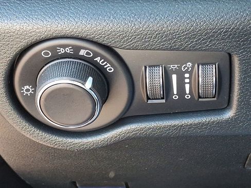 New 2026 Chrysler Voyager LX FWD image 18