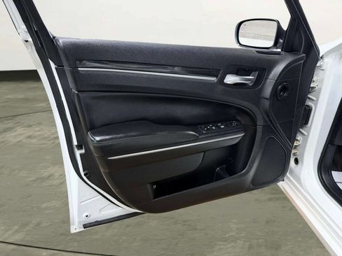 Used 2015 Chrysler 300 Limited image 11