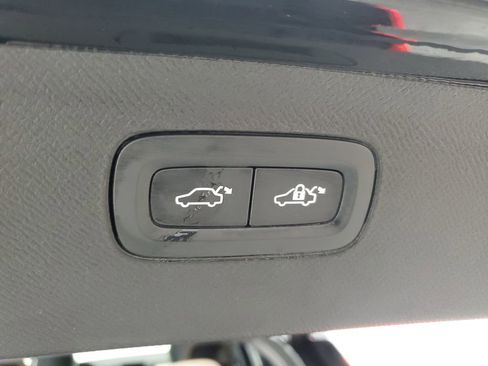 Certified 2025 Volvo XC90 B6 Plus image 9