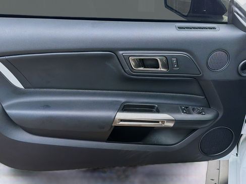 Used 2022 Ford Mustang Shelby GT500 w/ Technology Package image 21