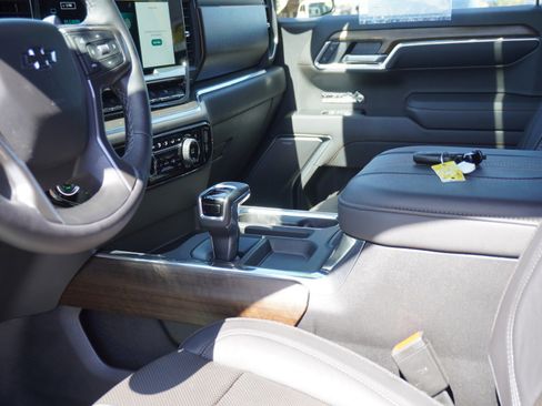 Used 2025 Chevrolet Silverado 1500 High Country w/ Midnight Edition AWD/4WD image 27