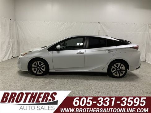Used 2018 Toyota Prius Three image 1