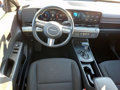 Used 2025 Hyundai Kona SEL image 11