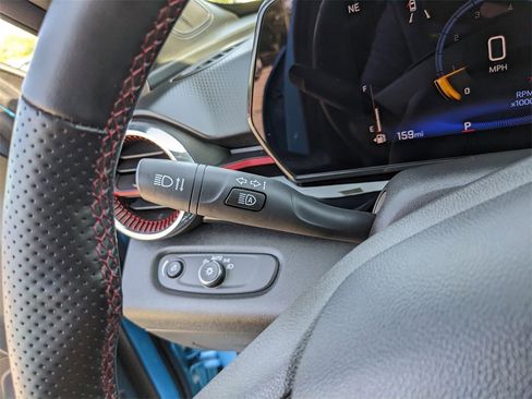 Used 2025 Chevrolet Trax RS image 32