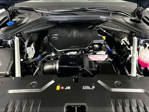 Certified 2025 Genesis GV70 2.5T AWD/4WD image 10