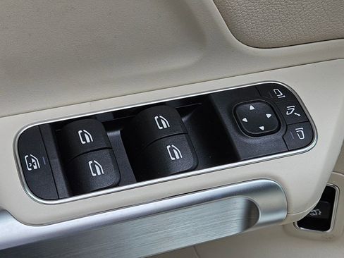 New 2026 Mercedes-Benz GLB 250 4MATIC image 17