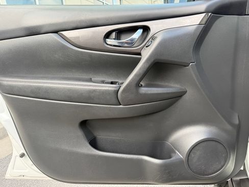 Used 2019 Nissan Rogue SV AWD/4WD image 43