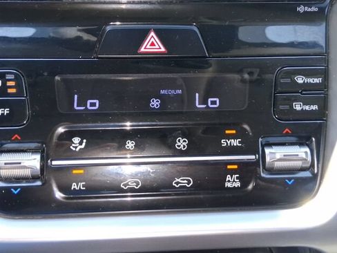 Used 2021 Kia Sorento LX AWD/4WD image 30